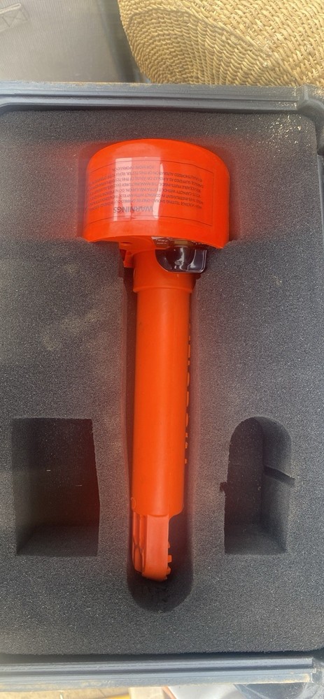 Salisbury 4644 Audio/Visual Self Testing Voltage Detector