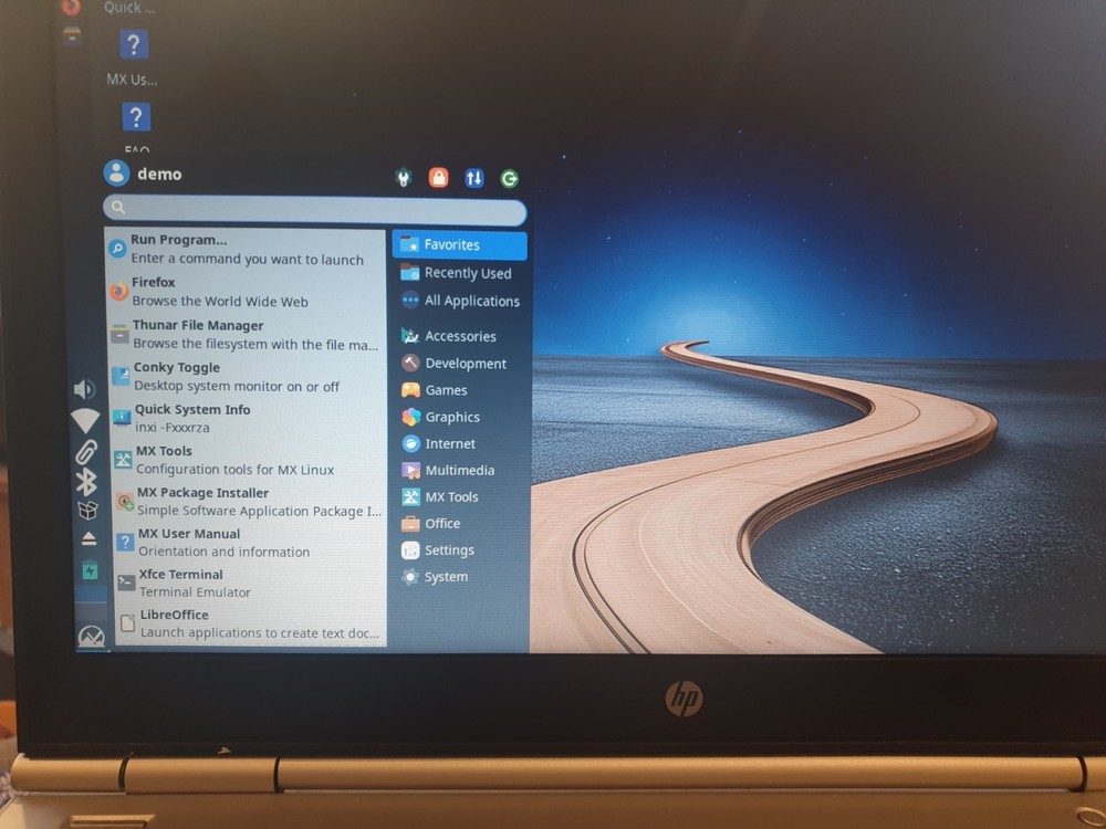 Linux MX V25.1, Xfce, 64-bit, Bootable Live and Install USB Flash Drive