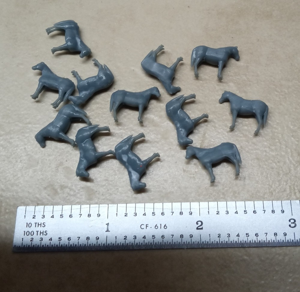 N Scale Horses (12)