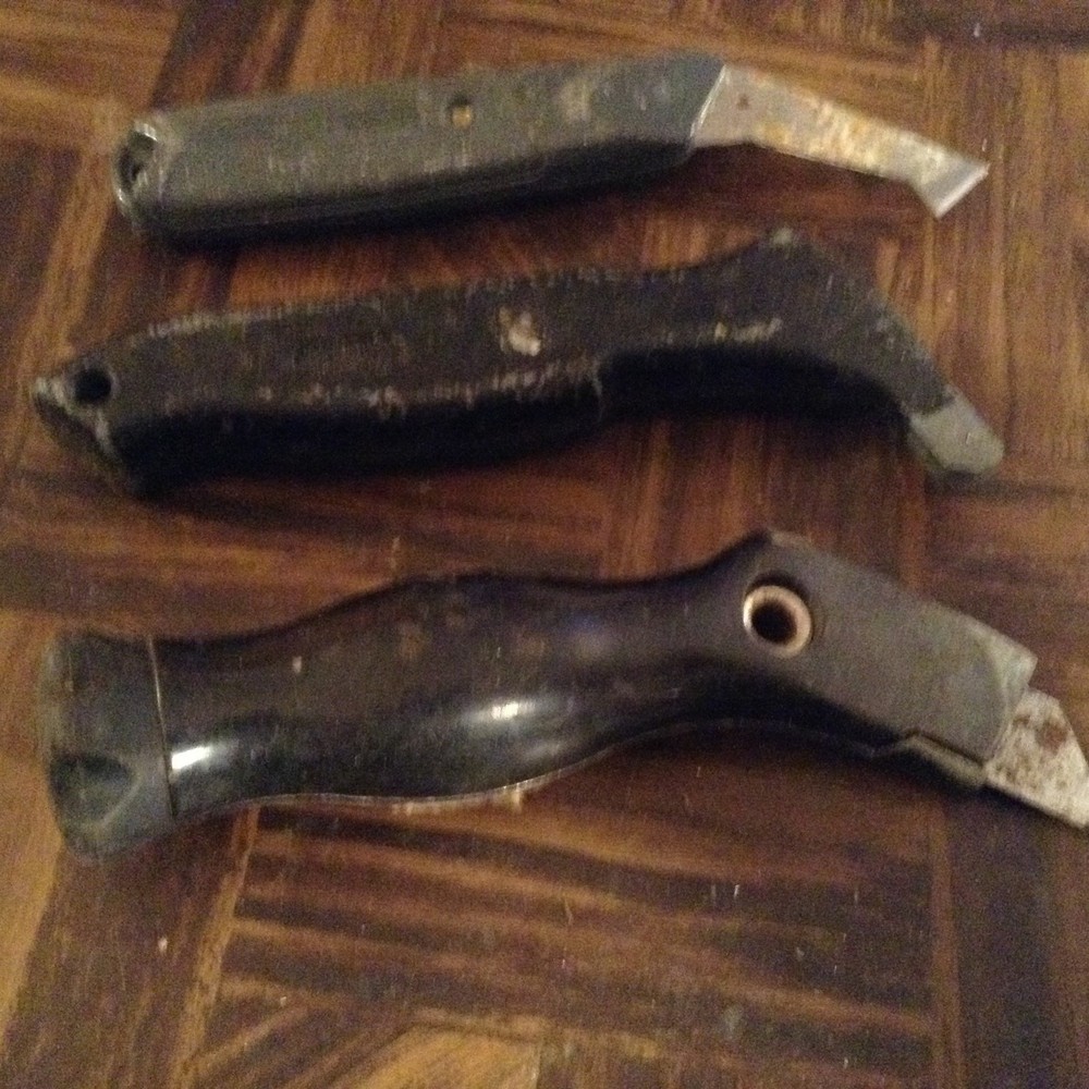 Lot of three assorted knives