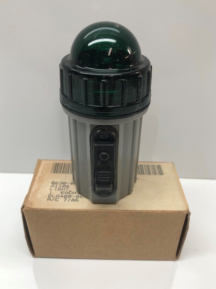 GREEN D-31 DISTRESS MARKER LIGHT