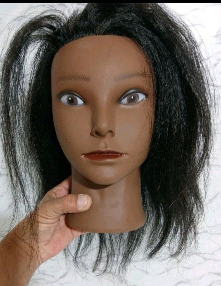 Medium training mannequin head with cosmetology practice