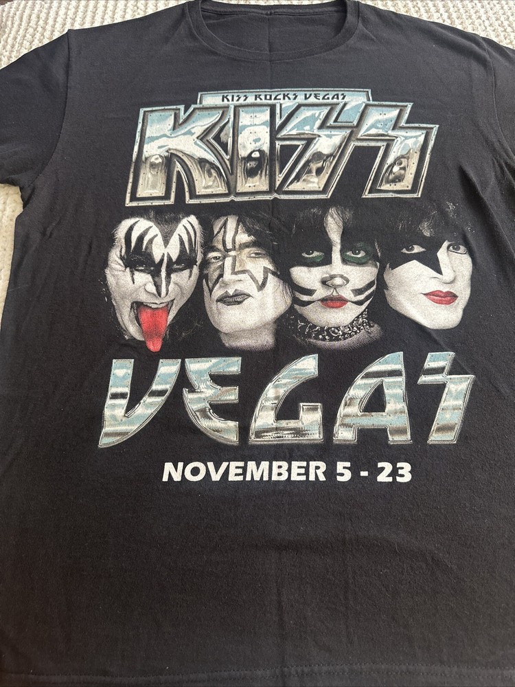 KISS ROCKS LAS VEGAS SHIRT VINTAGE WITHOUT SIZE TAG BUT ORIGINALLY WAS A SIZE M