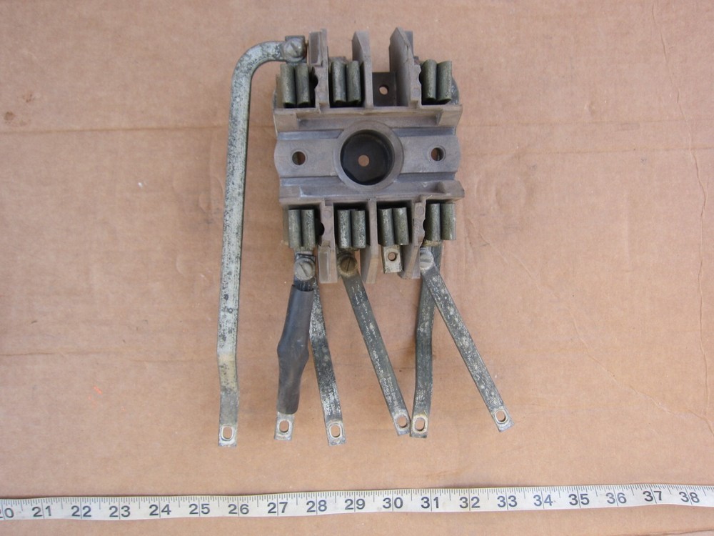 Circle AW 3P 100A 600V Meter Socket Base, Used