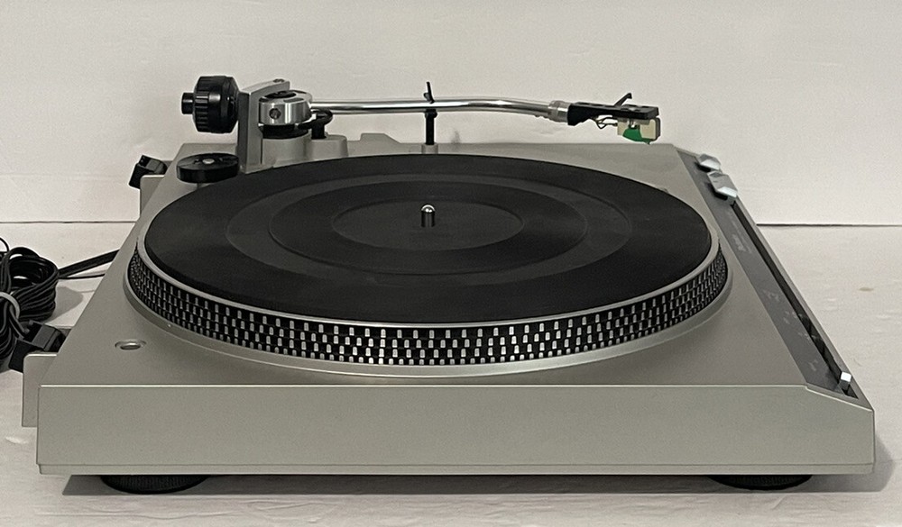TECHNICS SL-220 FREQUENCY GENERATOR SERVO AUTOMATIC TURNTABLE no belt no cover