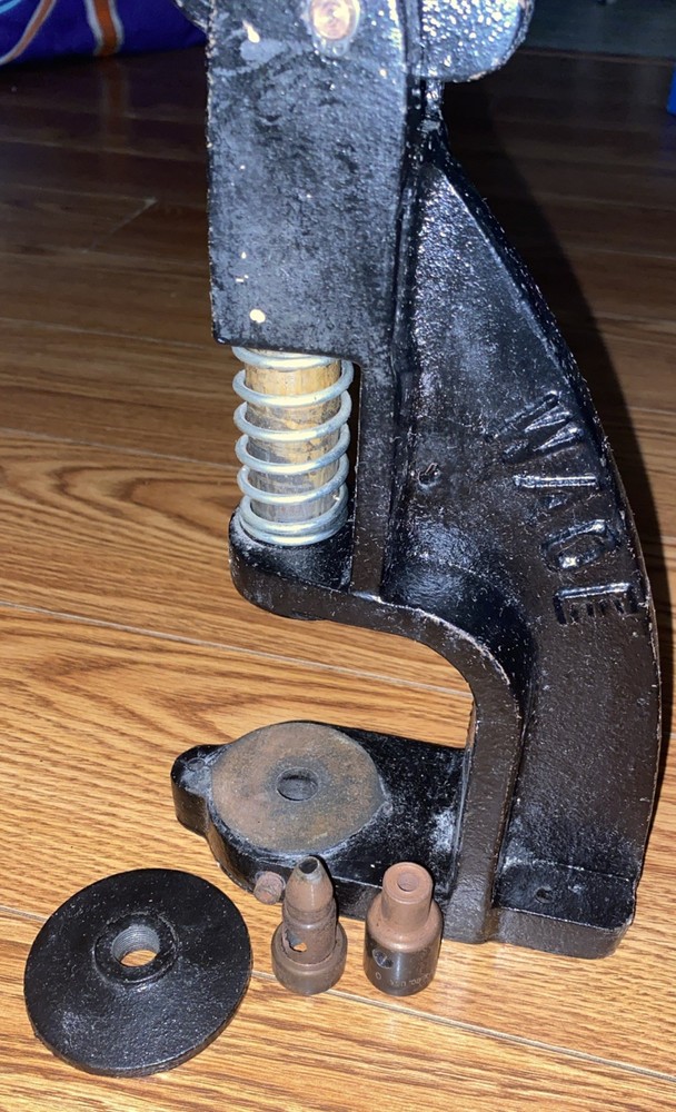 Wade Button Co. Button Press