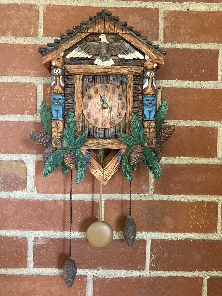WMG 2005 Rustic FREEDOM Eagle Cuckoo quartz Chime Clock with pinecones