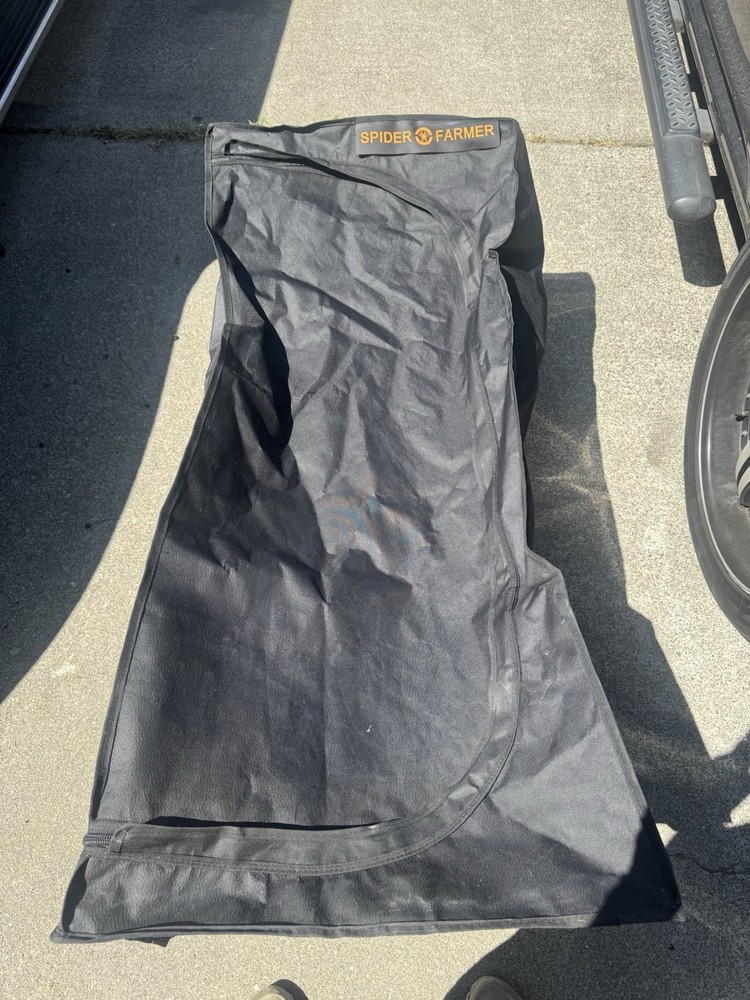 Spider Farmer Grow Tent with equipment set