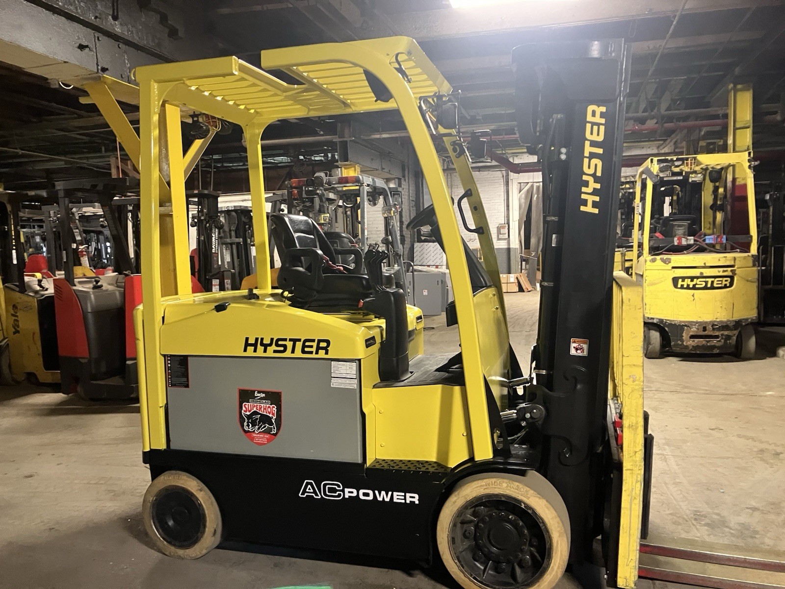 2019 Hyster 8000 LB Electric Forklift with SS and Triple Mast