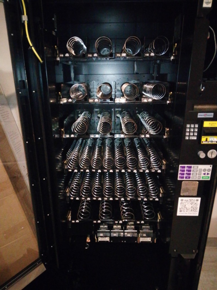 Automatic Products 7600 Snack Vending Machine