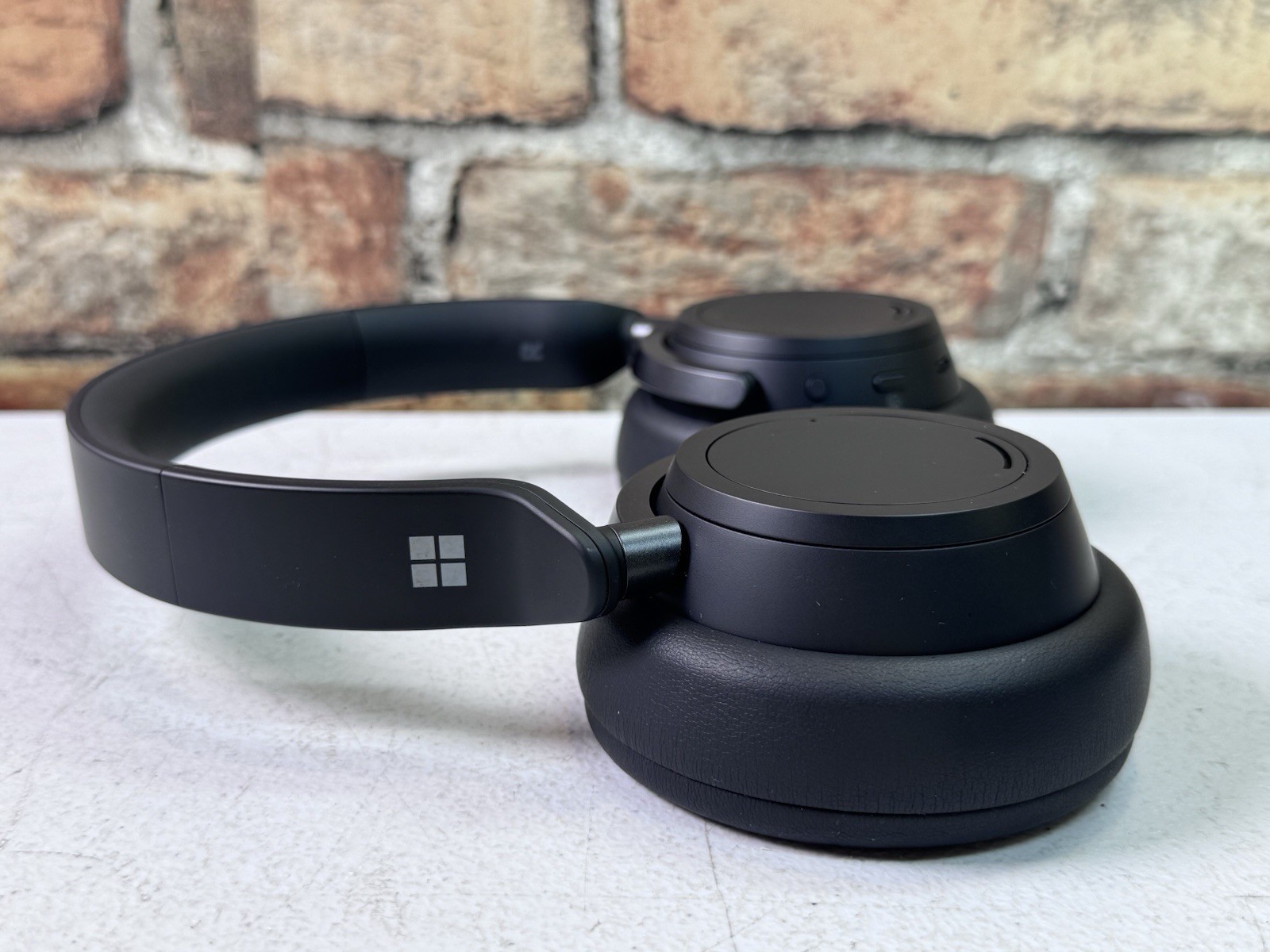 Microsoft Surface Headphones 2 Wireless Bluetooth Noise-Cancelling Black
