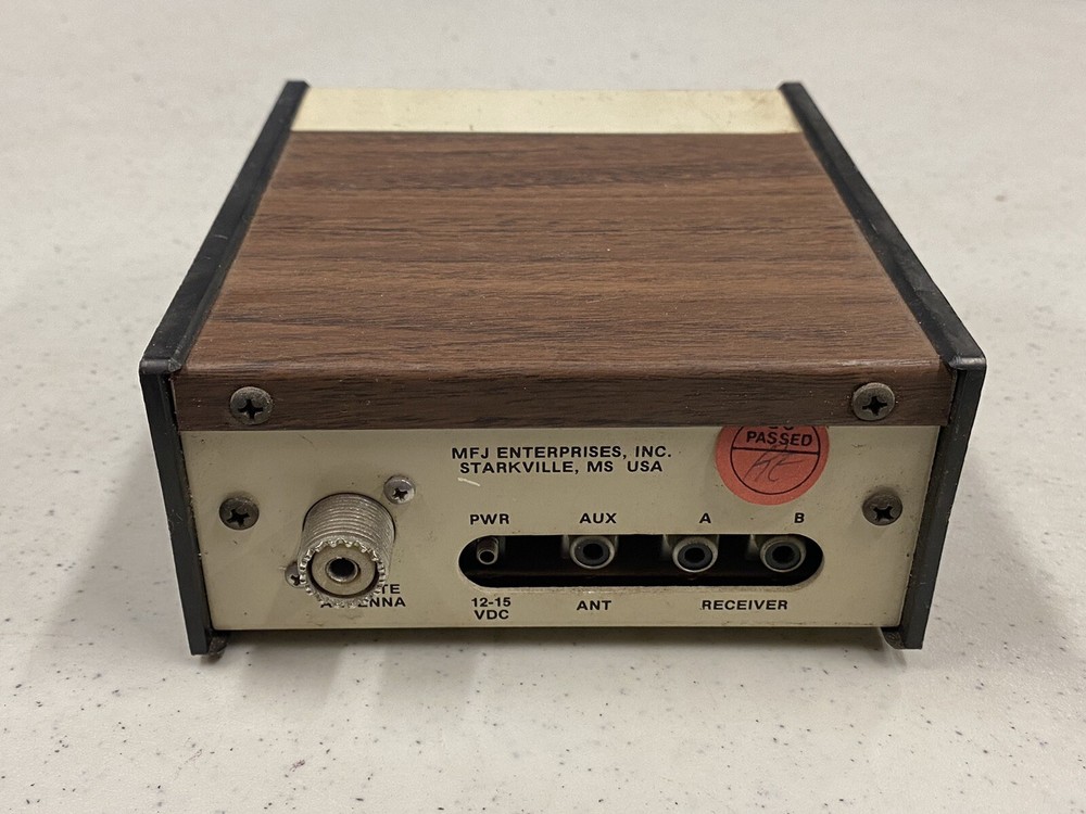 MFJ Model MFJ-1024 Remote Active Antenna Box