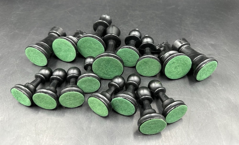 Vintage Chess Set Plastic 3.5" Kings