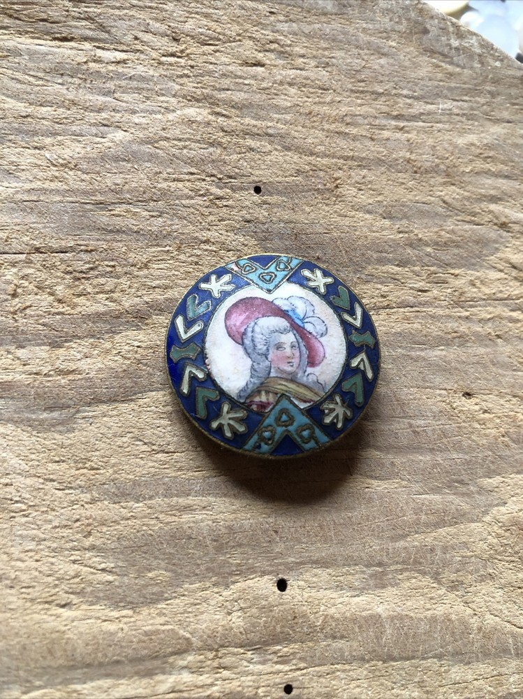 Duchess of Devonshire button BBB Page 225#24
