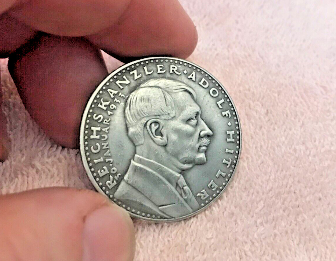 1933 Flag Bearer Germany Awake GERMAN FUHRER WWII COMMEMORATIVE COIN