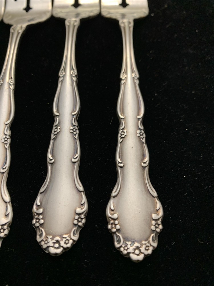 21 Piece Oneida- 1881 Roger’s Silverplate Flatware