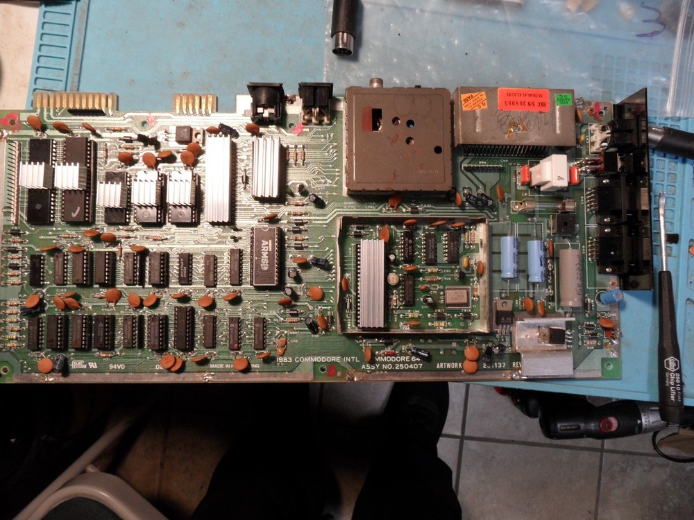 Commodore C64 Computer Heat Sinks Power Supply Video cable- TESTED