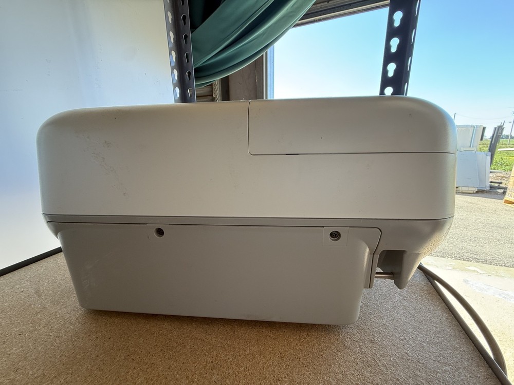 Epson LCD Projector Powerlite 575W Model H603A