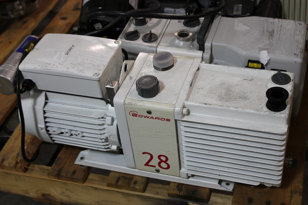 Edwards 28 E2M28 Rotary Vane Vacuum 208V Pump NICE