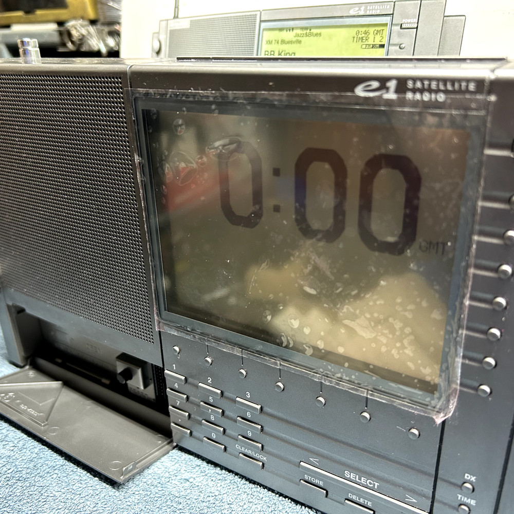 Eton E1XM Shortwave Receiver **Prof. Cleaned** BEAUTIFUL PORTABLE RECEIVER **