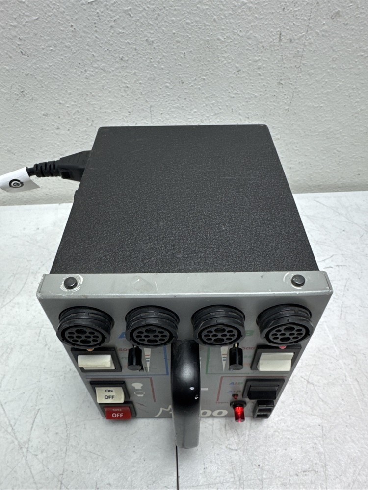 Dynalite M1000x Power Pack Strobe / Flash