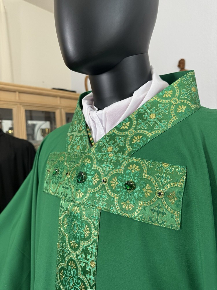 GREEN VESTMENT CHASUBLE & STOLE