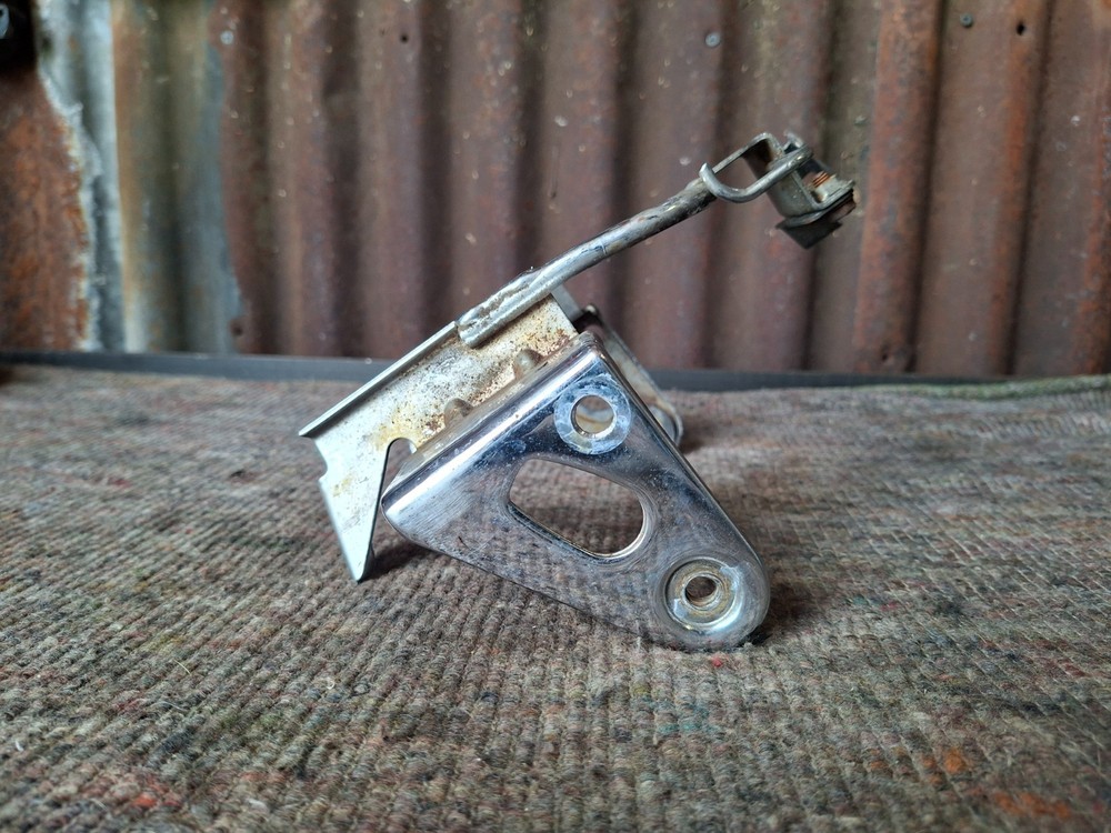 Kawasaki ER5 - Front Headlight Mounting Bracket Frame Holder