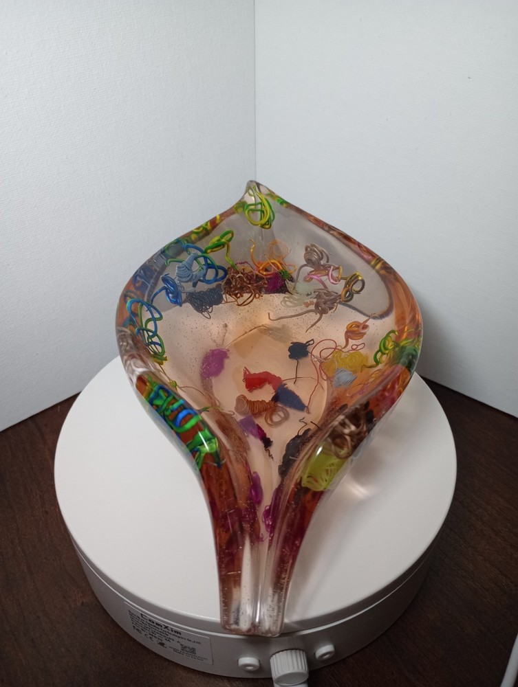 Self-draining soap dish