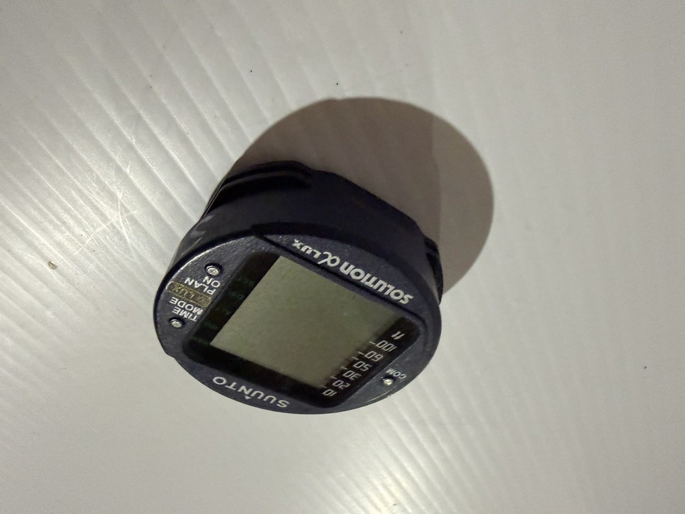 Suunto Alpha Lux dive computer - AS IS, Powers up.