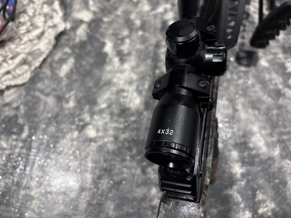 CenterPoint AXCD190FCK Dagger 390 Compound Crossbow