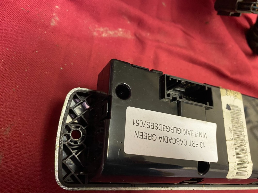 Freightliner A22-60645-501 Climate temperature control panel HVAC CHROME FACE