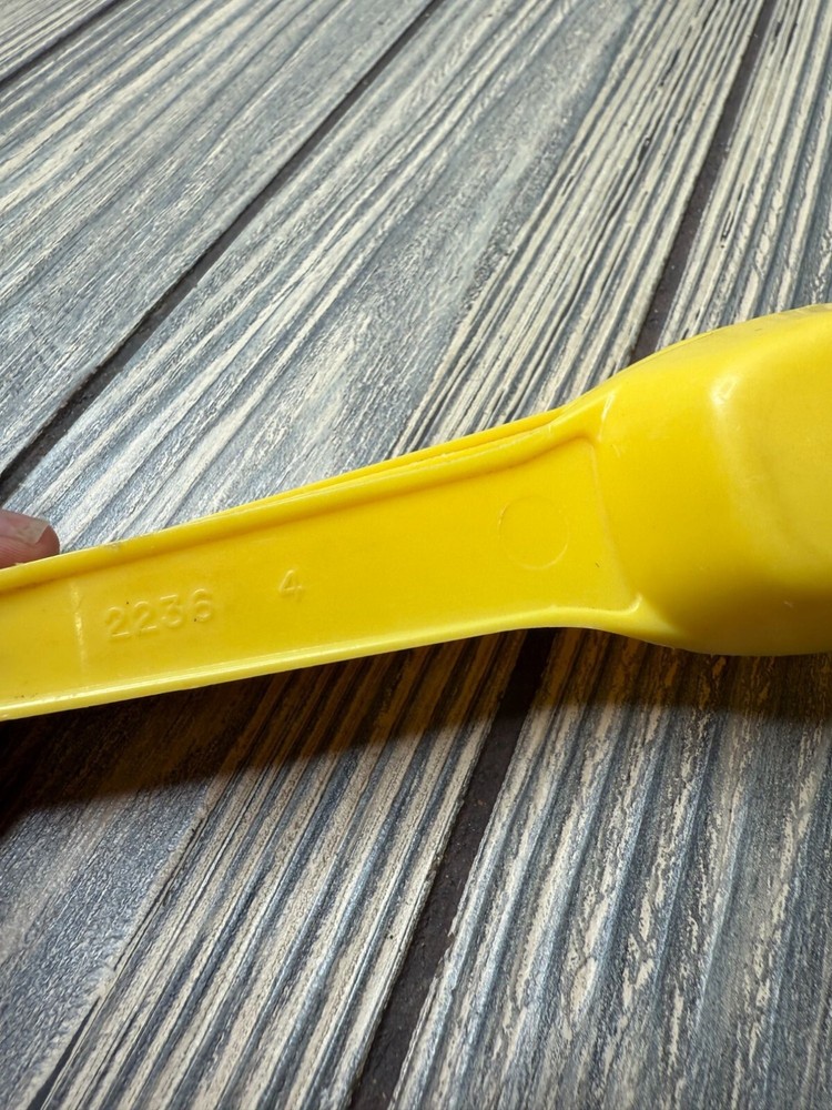 Tupperware Yellow Plastic Measuring Spoon Set With Ring x