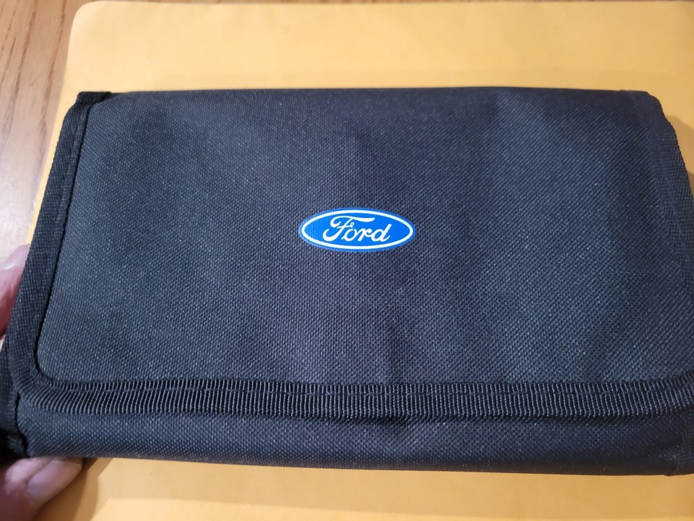 2021 FORD EXPLORER OWNERS MANUAL & CASE ( QUICK REF)