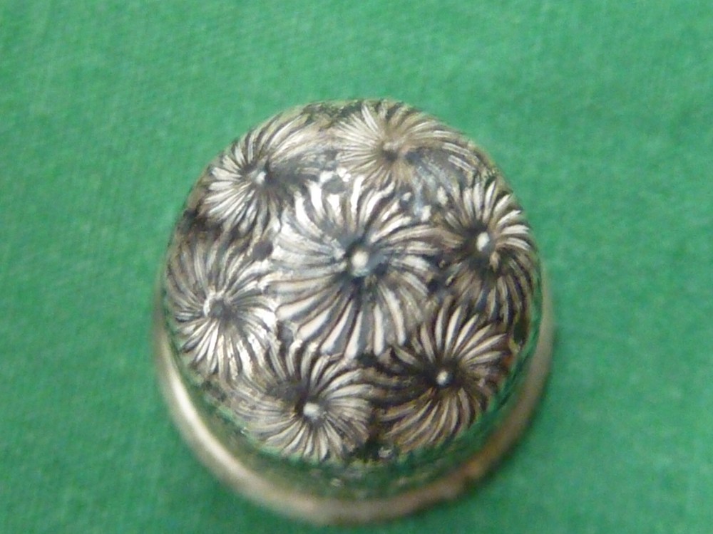 VINTAGE SILVER THIMBLE - CHESTER 1901