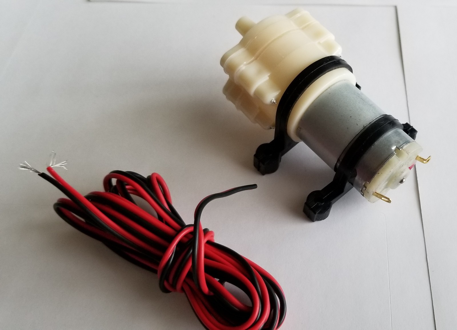 12V DC R385 Aquarium Pump Fish Tank Motor Diaphragm Water/AIR Pump + 2m Wire