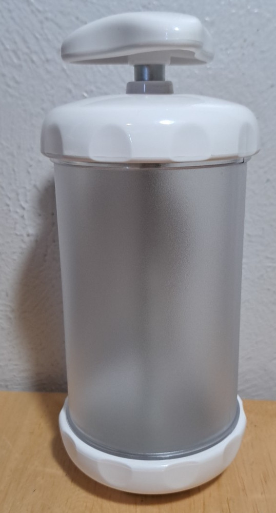OPEN BOX Pampered Chef Cookie Press #1526 10 Discs & aInstructions