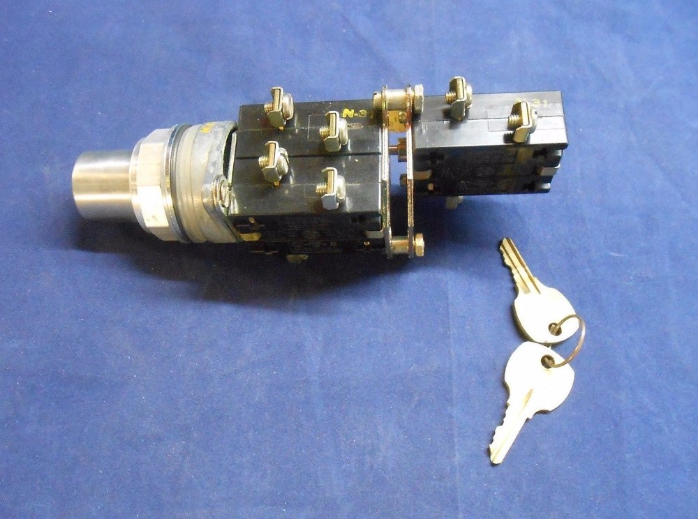 GE CR2940YN206F1 key OilTight Selector Switch - New In Box