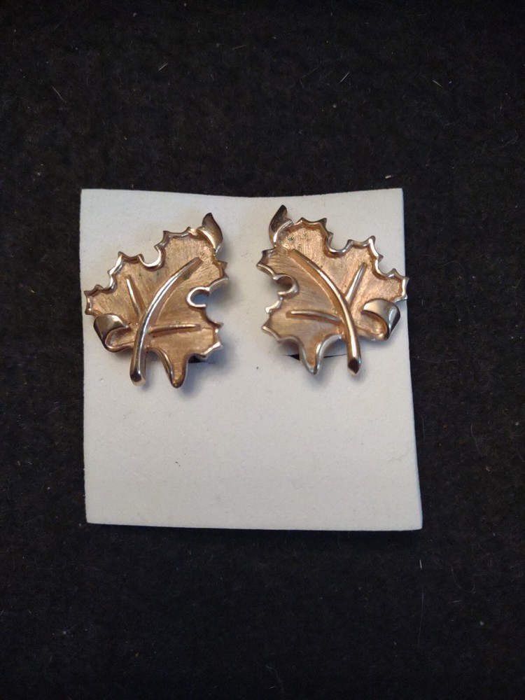 Crown Trifari Clip Earring Goldtone Leaf