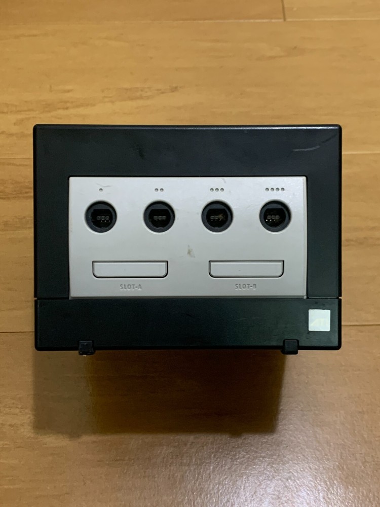 Nintendo GameCube Console + Controller + Accessory NTSC-U/C (US/Canada) DOL-001