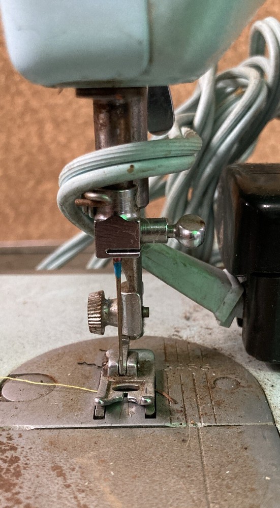 Vintage Singer Sewing Machine W/ Pedal