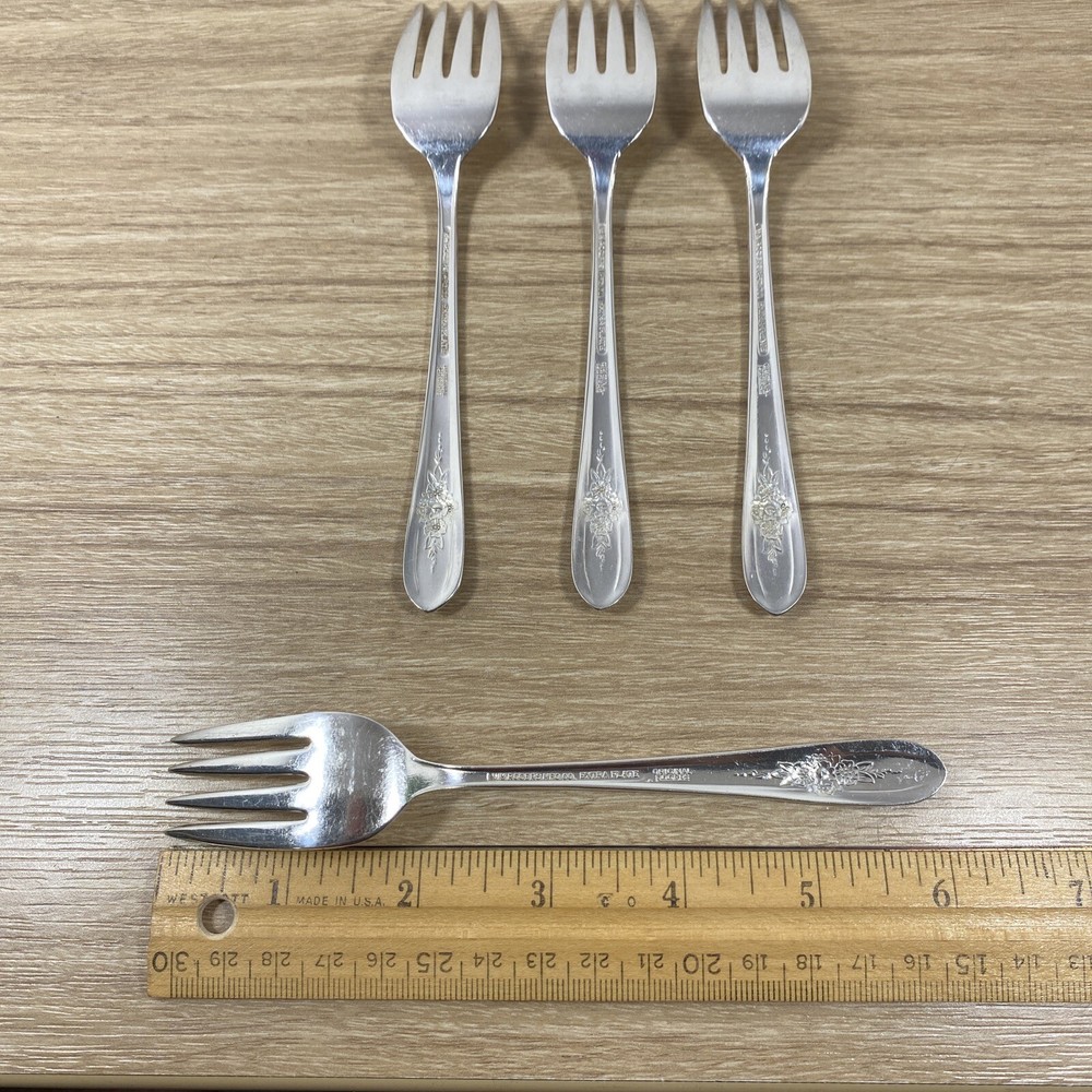 WM Rogers Extra Plate TRIUMPH Salad Forks 1941 Silverplate Flatware Set (4)