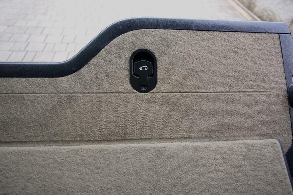 Manual Upper Tailgate Kit