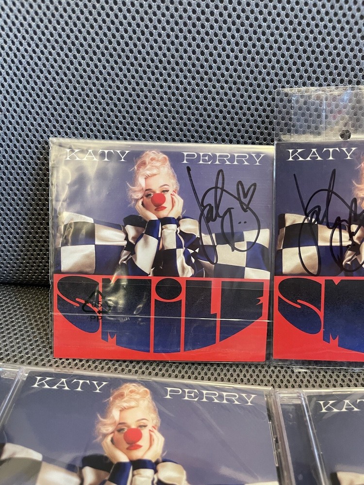 KATY PERRY SIGNED CD "SMILE"