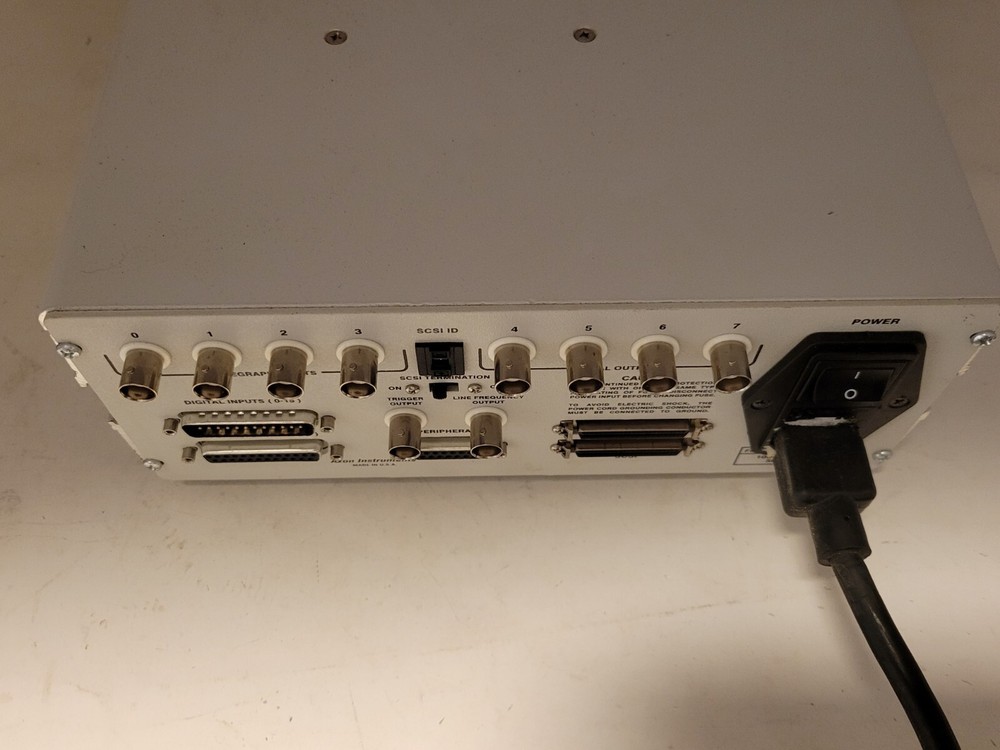 Axon Instruments Digidata 1322A 16-Bit Data Acquistion System-Powers On