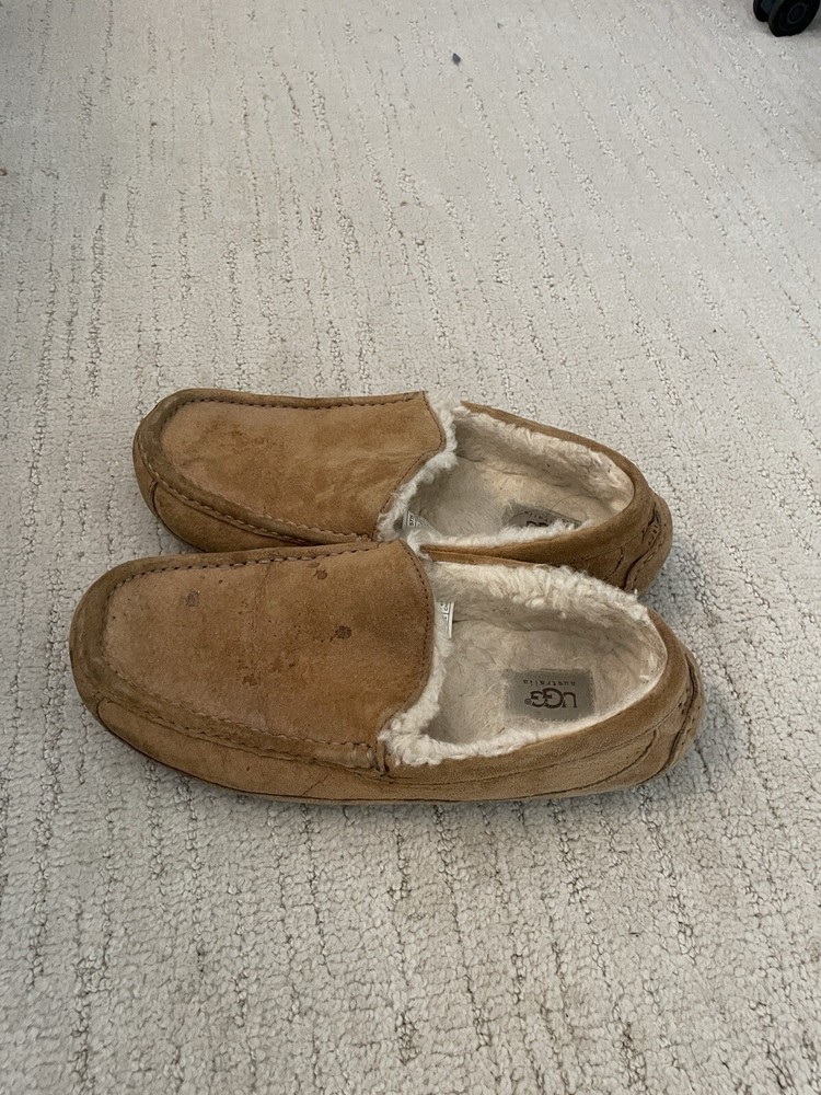 UGG Men's Slippers Size 9