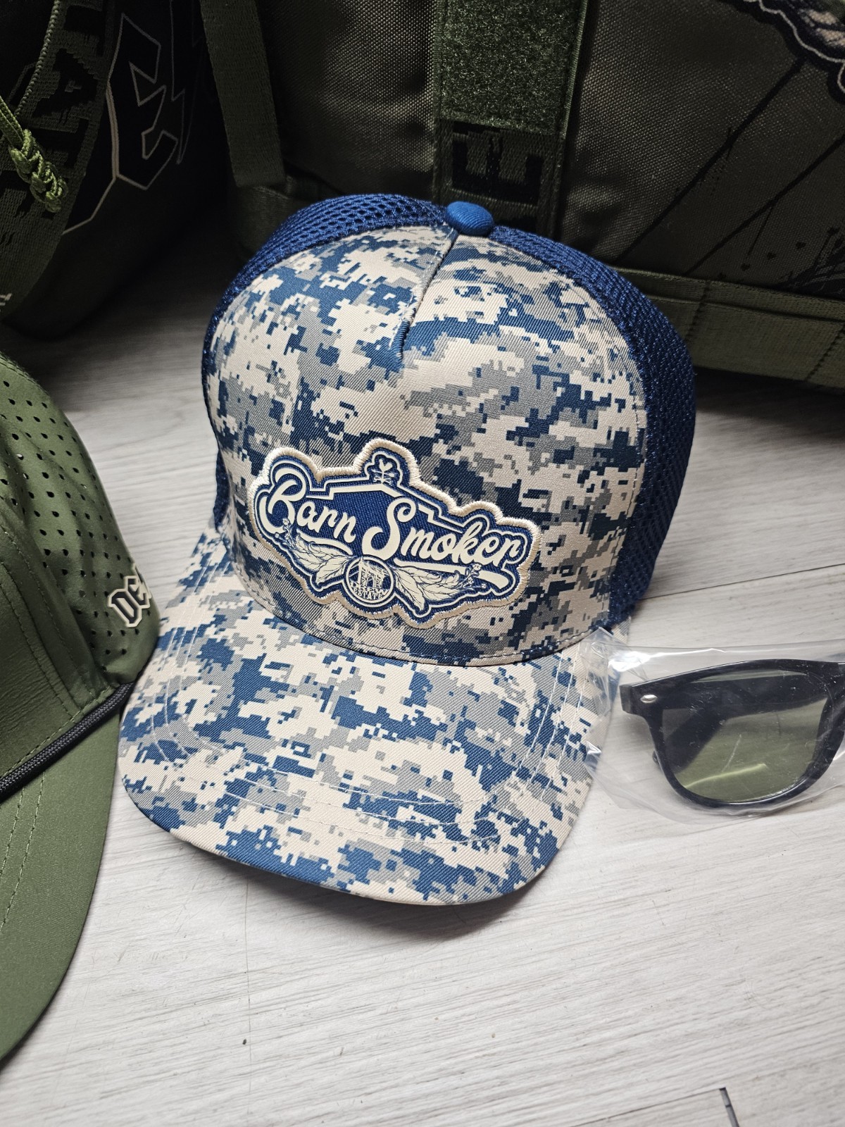 2 Drew Estates Barn Smokers Duffle Bags And Accessories