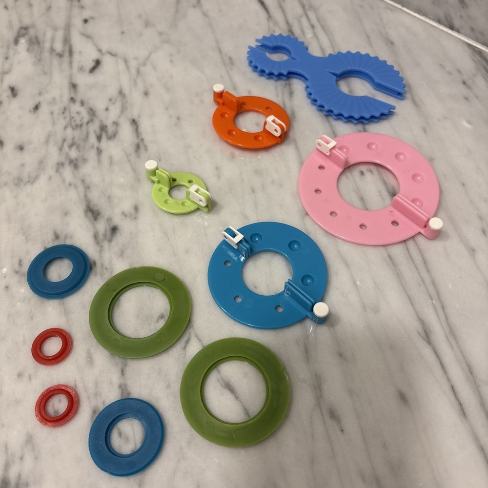 Yarnology & Boye PomPom Maker Assorted Sizes With Instructions