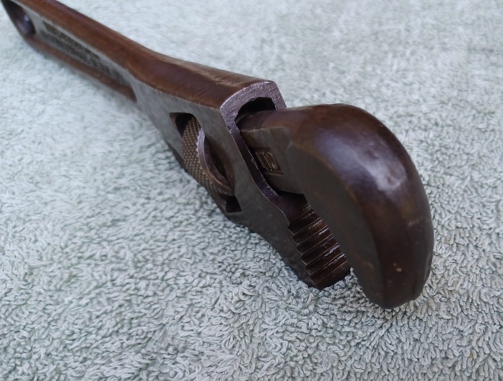 Lawson Mfg. 8" Obtuse Angle Adjustable Monkey Wrench