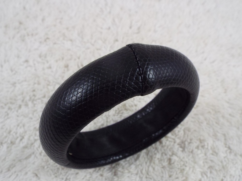 Black Leatherette Bangle Bracelet (D71)