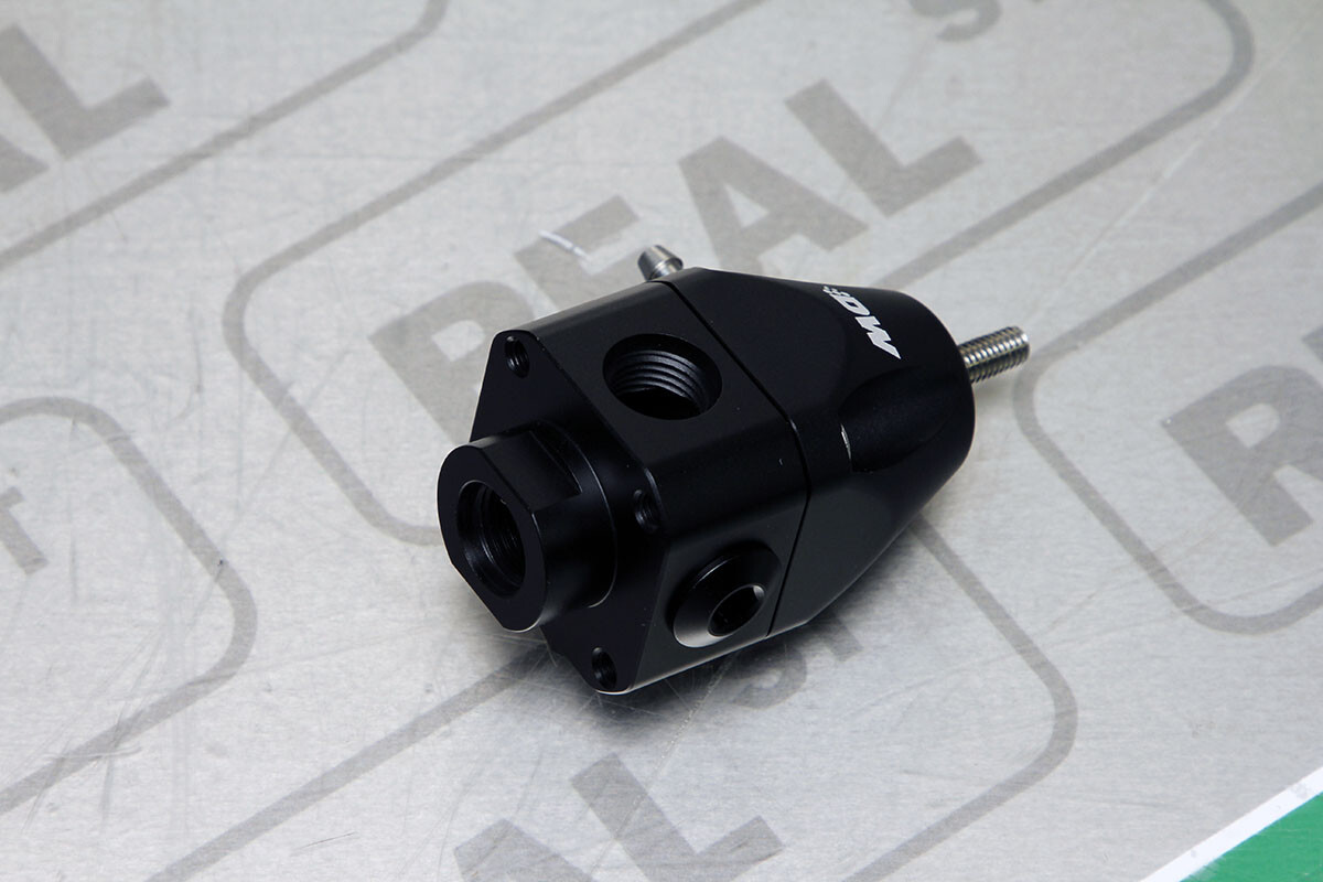 DeatschWerks DWR1000c Adjustable Fuel Pressure Regulator 30-120PSI 6AN Black